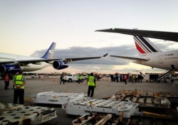 foto: Miami: un avión de Aerolíneas Argentinas rozó a otro de Air France