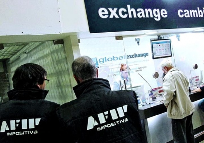 foto: La AFIP intimará a los turistas argentinos que pidieron dólares y no viajaron