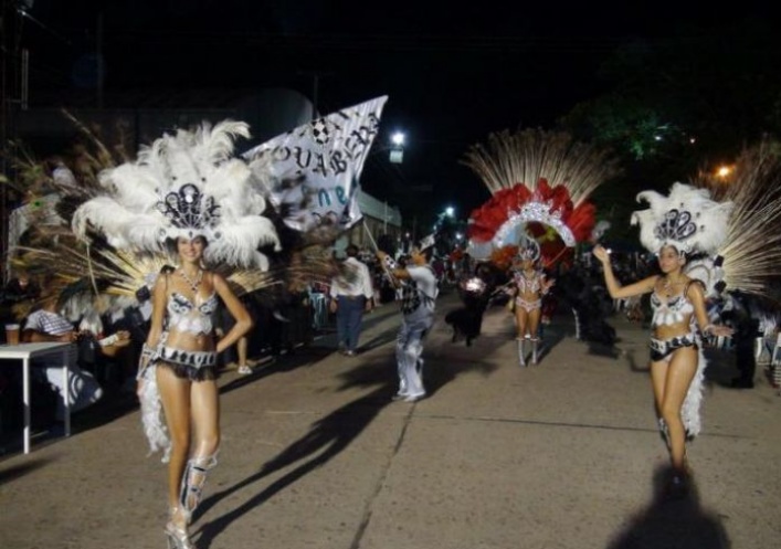 foto: El carnaval comenzó en Goya, Empedrado Santa Lucía, Lavalle, Esquina y San Luis