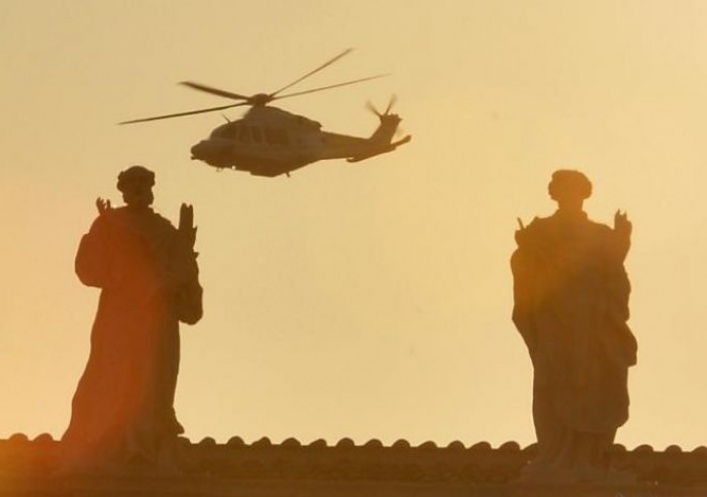 foto: Benedicto XVI dejó el Vaticano en helicóptero y abandona la jefatura de la Iglesia Católica