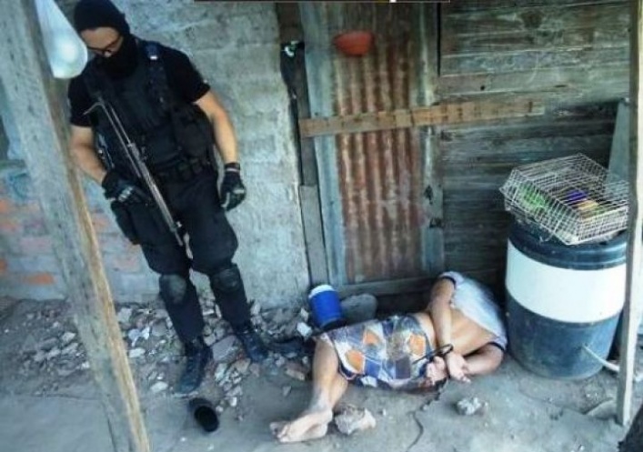 foto: Intentó agredir a tiros a policías que allanaron su casa en barrio La Olla