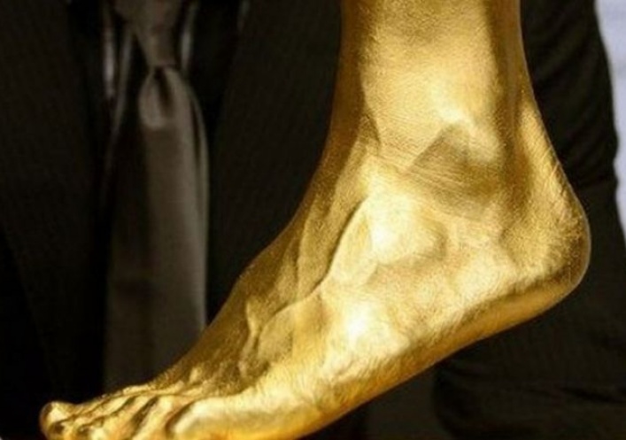 foto: Venden una réplica en oro del pie izquierdo de Messi
