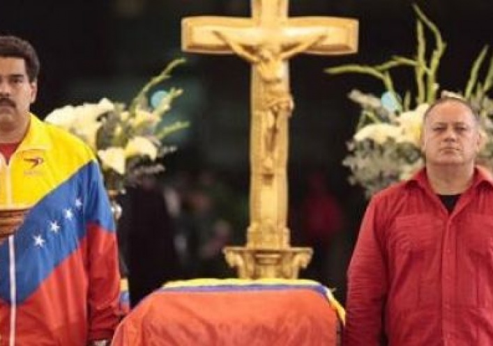 foto: Chávez será embalsamado y su velatorio se extiende por 7 días más