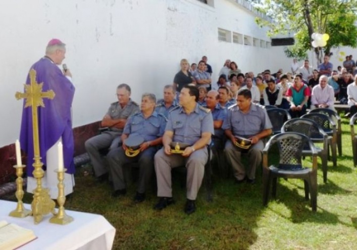 foto:  El Arzobispo de Corrientes celebra Misa en Area de Seguridad Penal