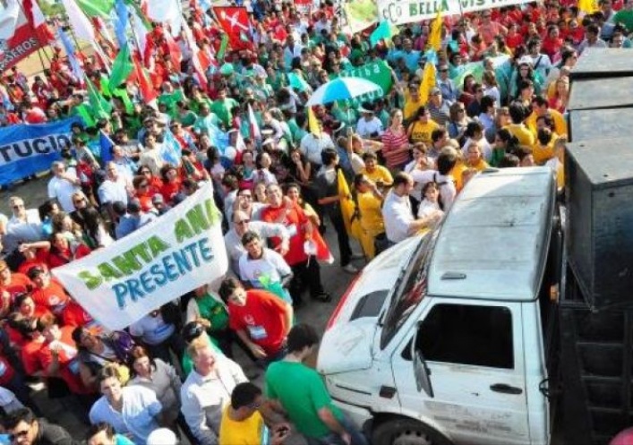 foto: Multitudinaria marcha de Jóvenes por Corrientes