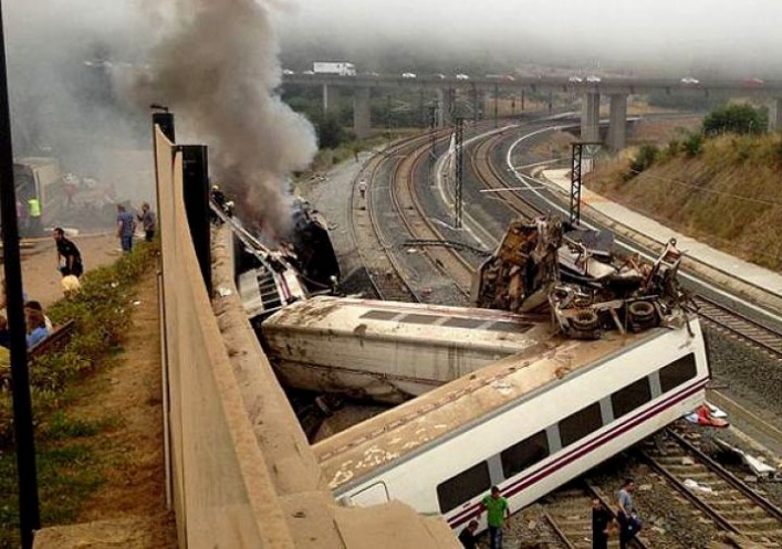 foto: Descarriló un tren en España: confirman 78 muertos