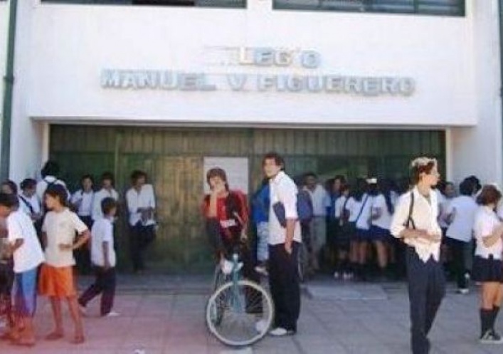 foto: Adolescente apuñaló a otro cerca del Colegio Manuel Figuerero