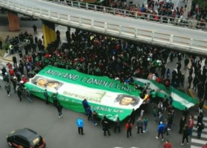 foto: "Primero está la Patria": La CGT marcha al Congreso contra los formadores de precios