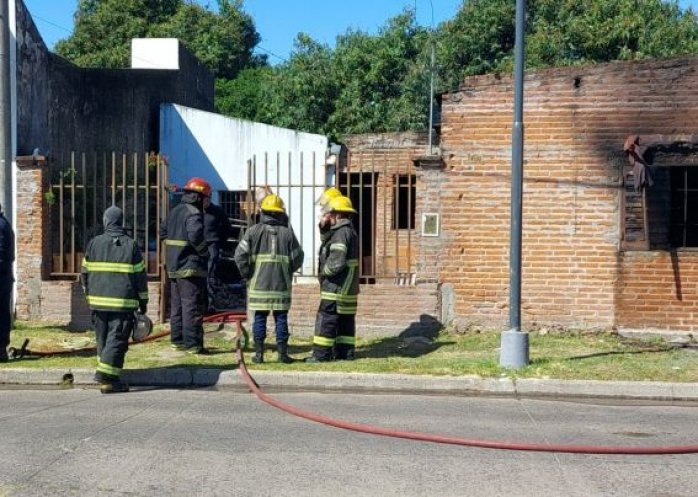 foto: Corrientes: un herido tras incendiarse una casa