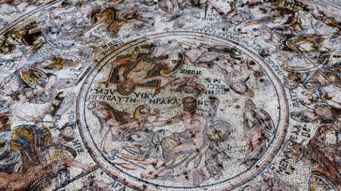 foto: Descubren en Siria un mosaico de 1.600 años de antigüedad con escenas de la guerra de Troya