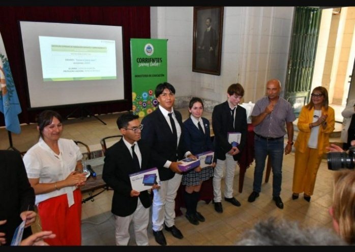foto: Alumnos fueron premiados en un certamen internacional sobre el Gral. San Martín