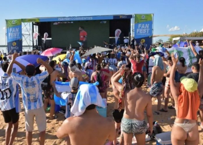 foto: La playa Arazaty fue una fiesta tras la clasificación de Argentina