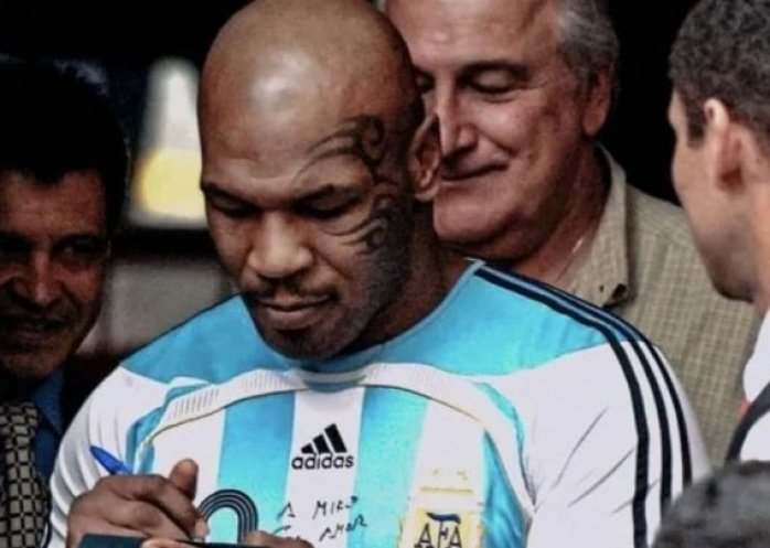 foto: Mike Tyson defendió a Messi y apuntó contra Canelo Álvarez: "Si se atreve a tocarlo, tendré que volver al ring