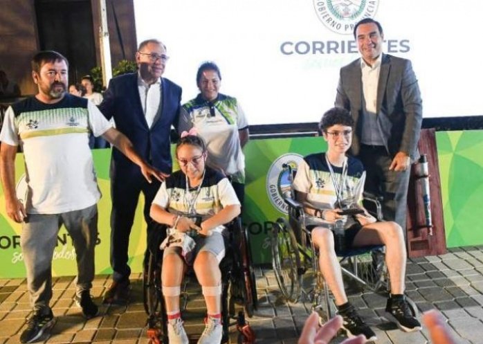 foto: El gobernador Valdés entregó reconocimientos a deportistas