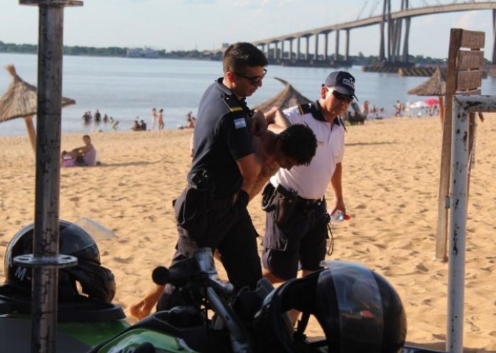 foto: Más policías en las playas de Corrientes y rige el alcohol cero