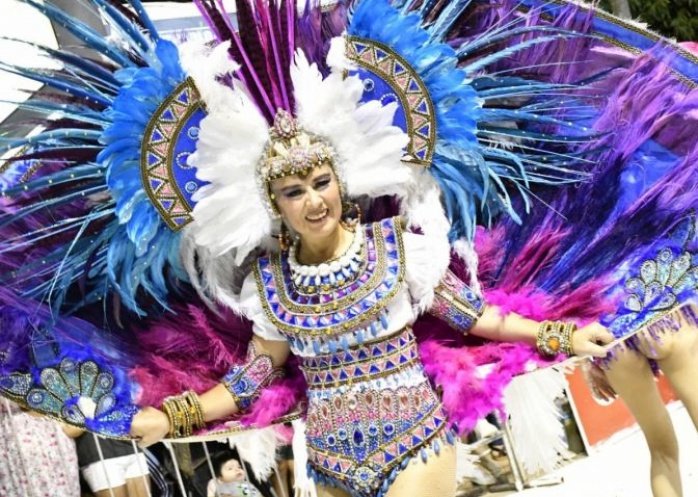 foto: La alegría de los Carnavales Barriales llega a las Mil Viviendas