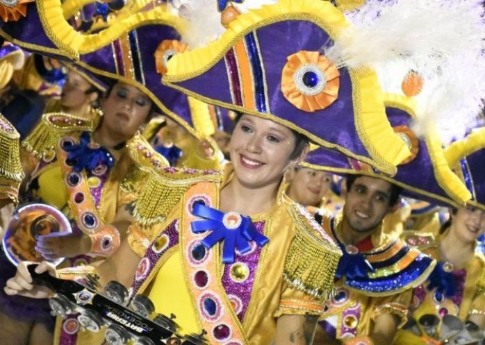 foto: Imperio Bahiano e Ita Pucú de Mercedes llegan a los Carnavales Barriales en el Juan de Vera Recibidos
