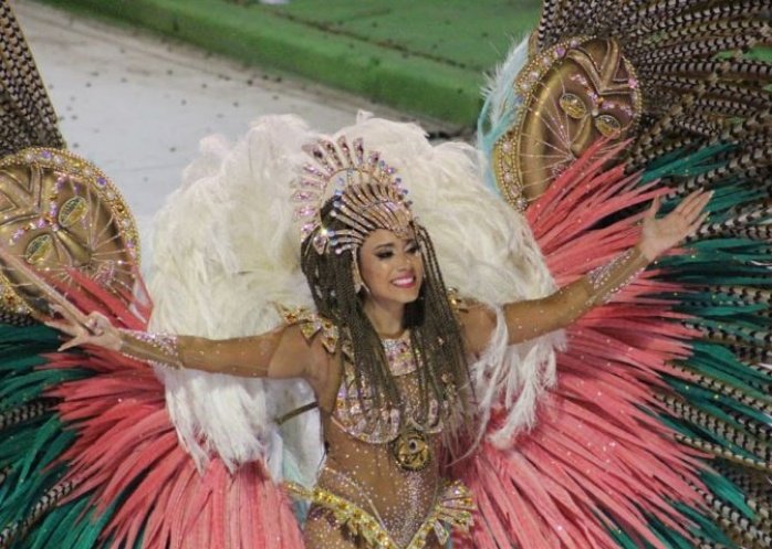 foto:  Con comparsas campeonas del interior, Corrientes revalida el título de Capital Nacional del Carnaval 